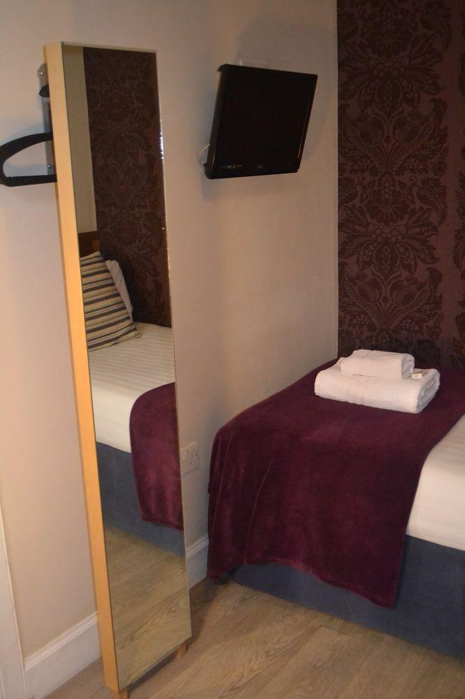 Dene Guest House, New Town 3*