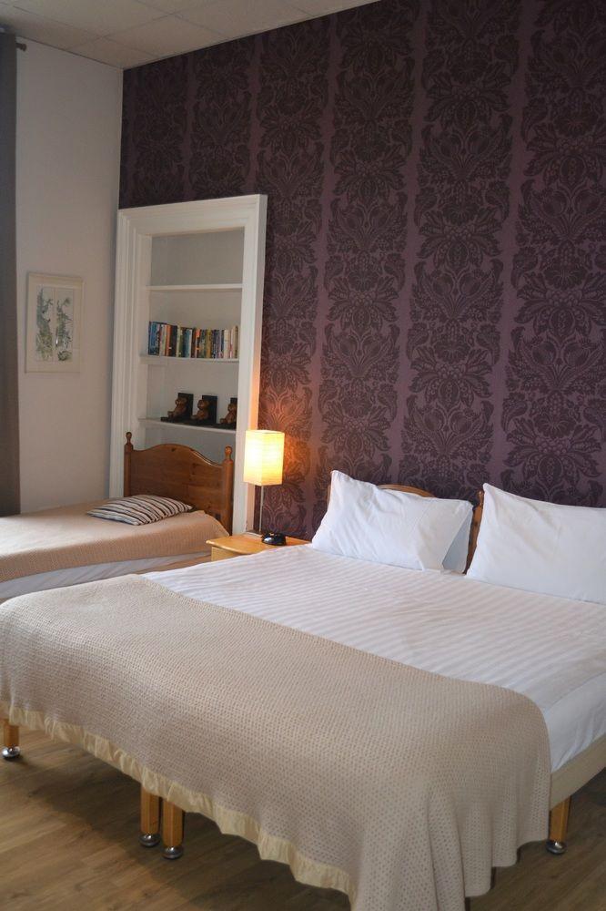 Dene Guest House, New Town 3*