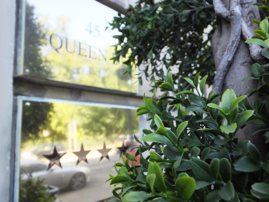 Queens 4*