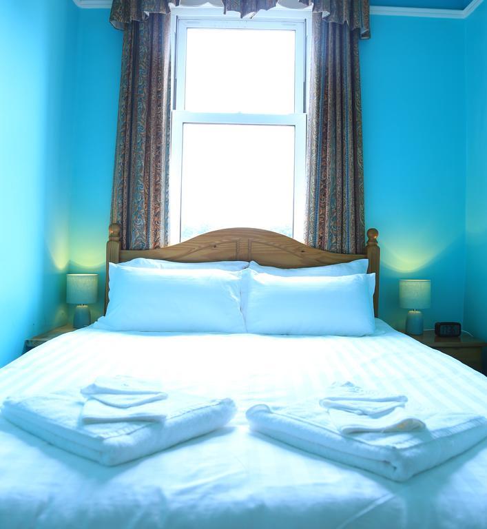 Twin Lions Hotel 2*