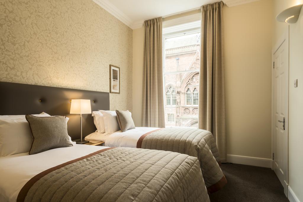 Fountain Court - Royal Garden