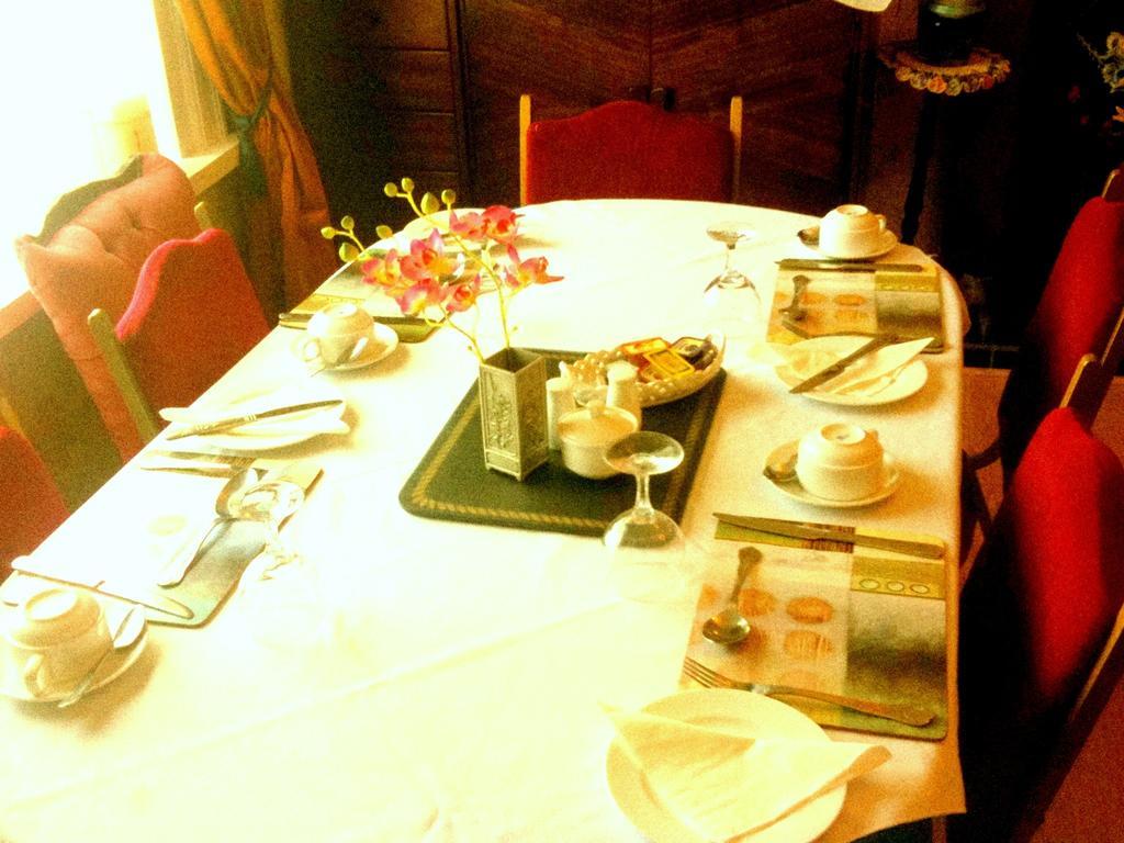Almond House Bed & Breakfast Edinburgh
