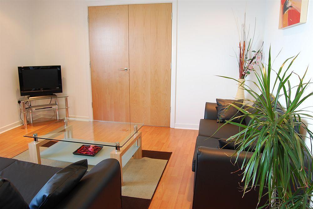 Hot-el-apartments Waterfront Aparthotel 4*