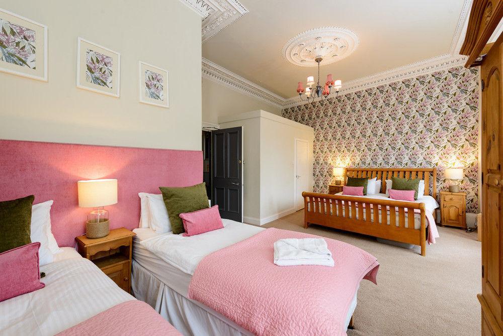 Martins Guest House 3*