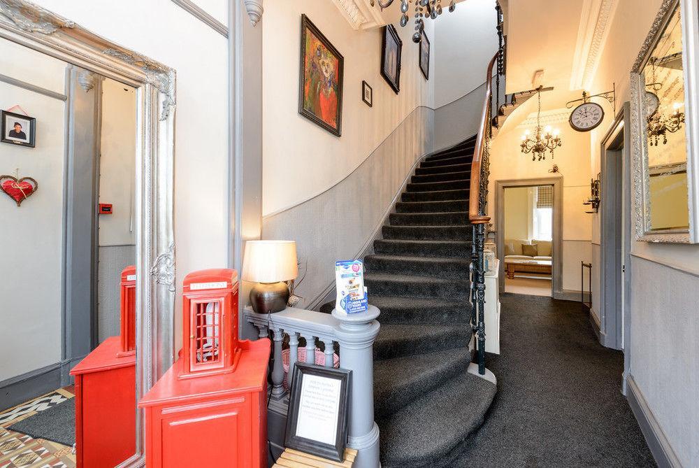 Martins Guest House 3*
