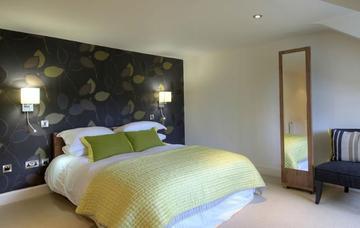10 Claredon Crescent Hotel 4*