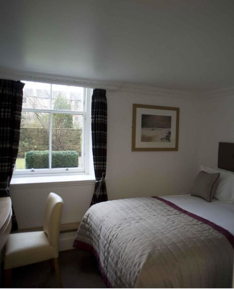 Fountain Court - Royal Garden 4* EDI