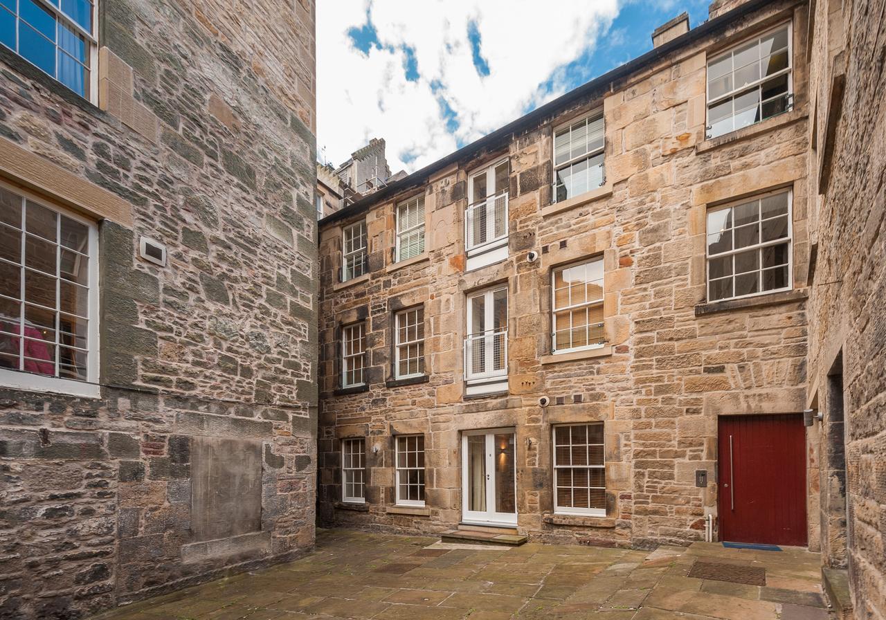 The Edmonstone's Close Apartment *