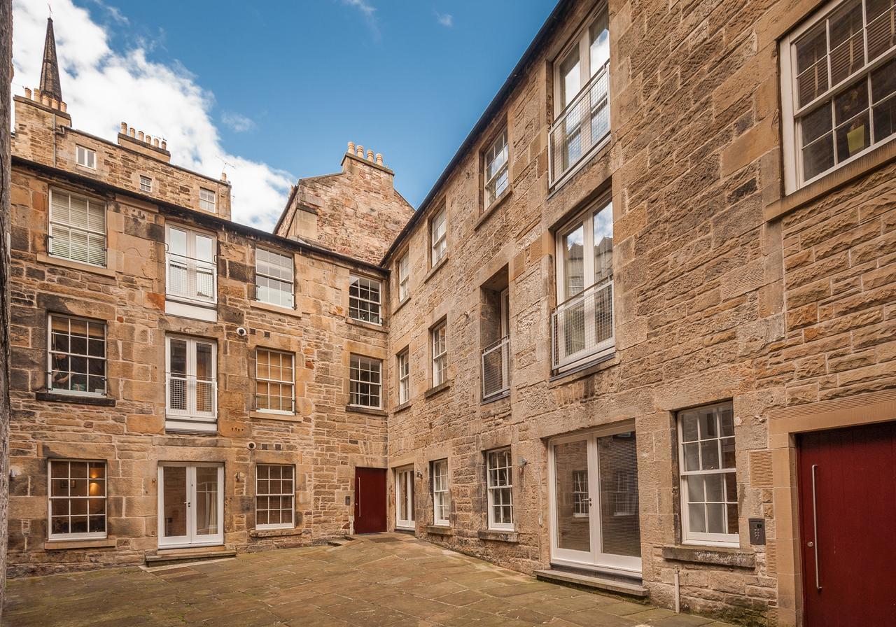 The Edmonstone's Close *