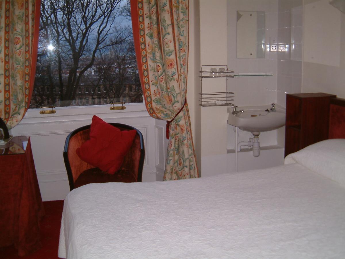 Terrace Hotel 2*