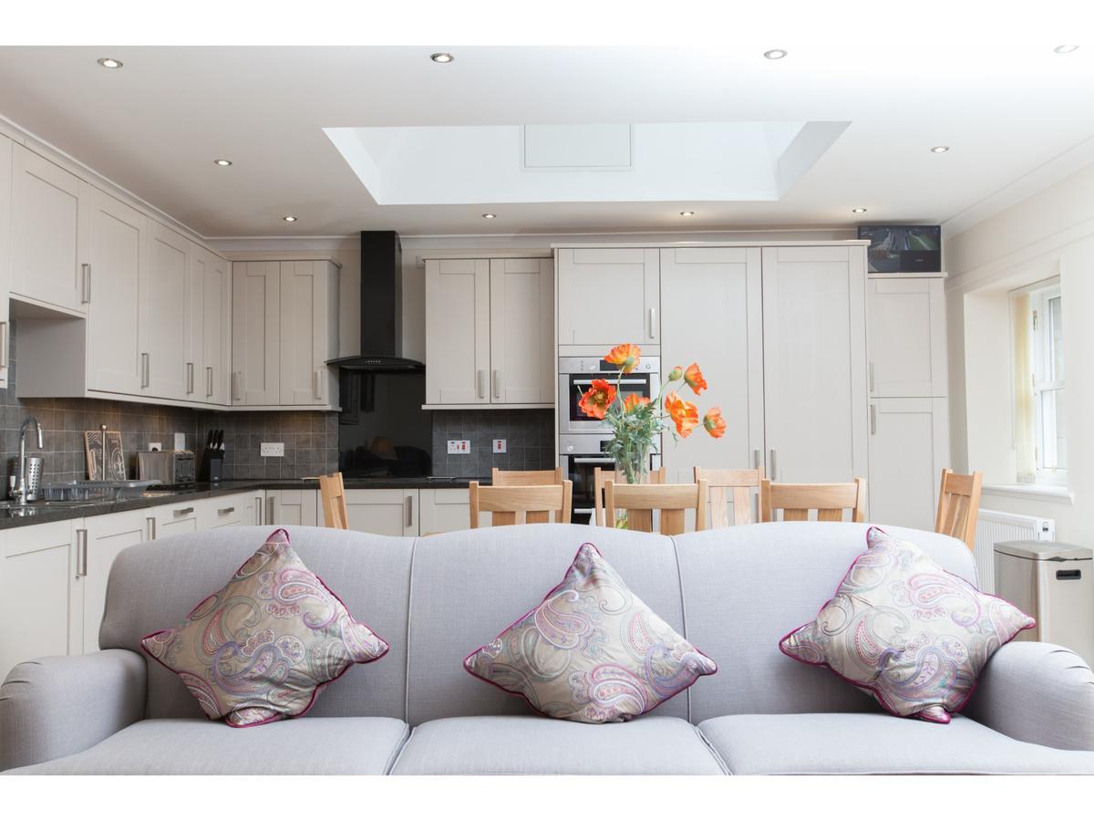 Historic Stone Built 4br For 8 W/parking * Edinburgh