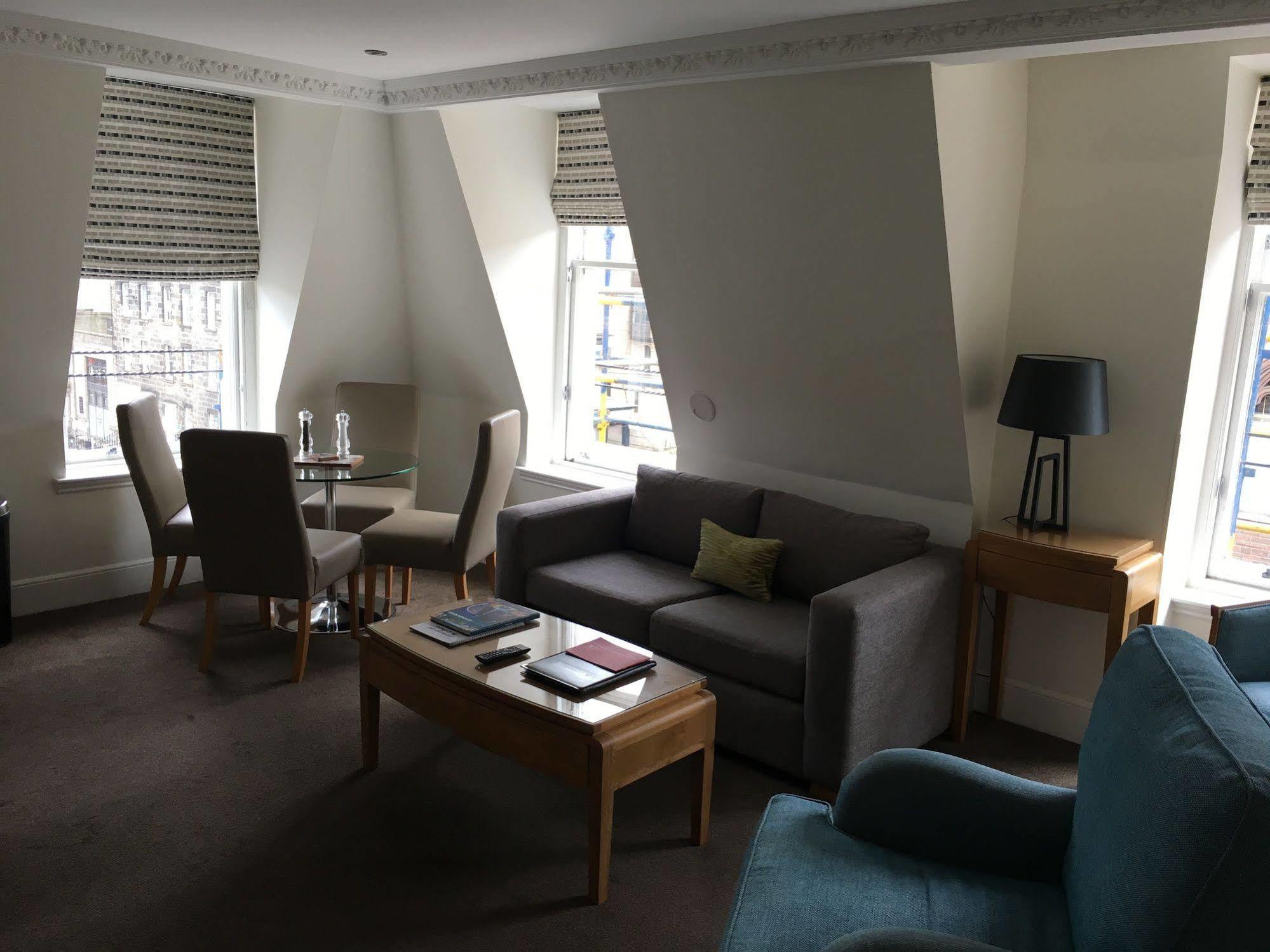 Fountain Court - Royal Garden