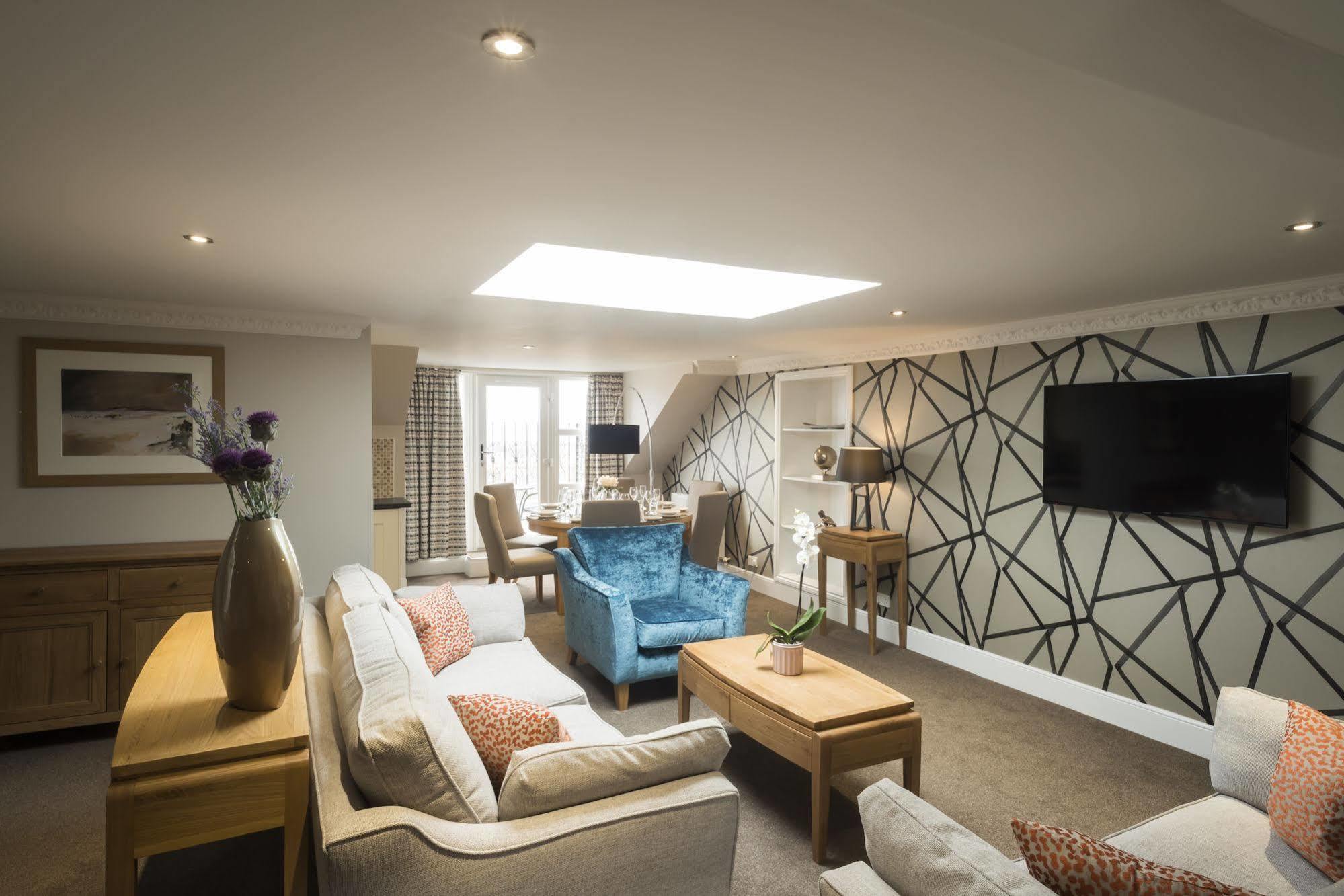 Fountain Court - Royal Garden EDI