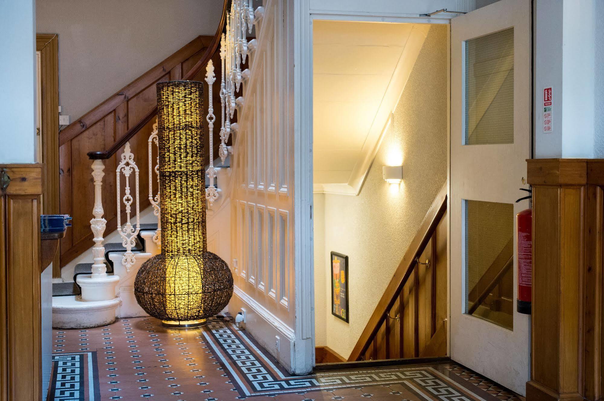 Hotel No32 3*