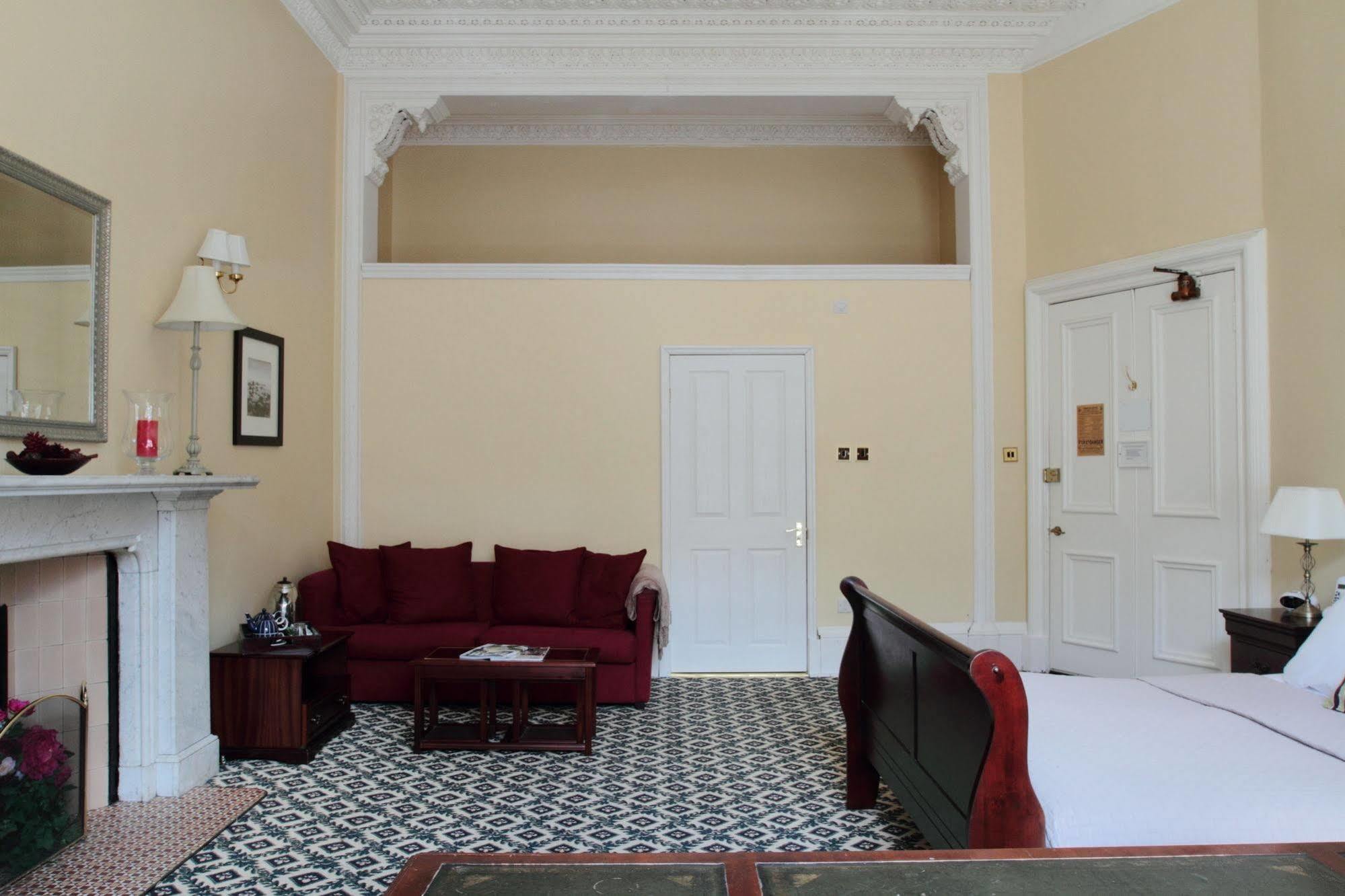 Thistle Hotel 3*