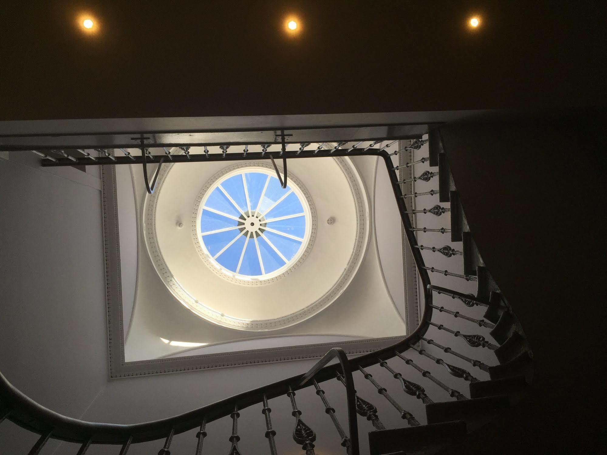 Capital Retreats - Shandwick Place Apartment *