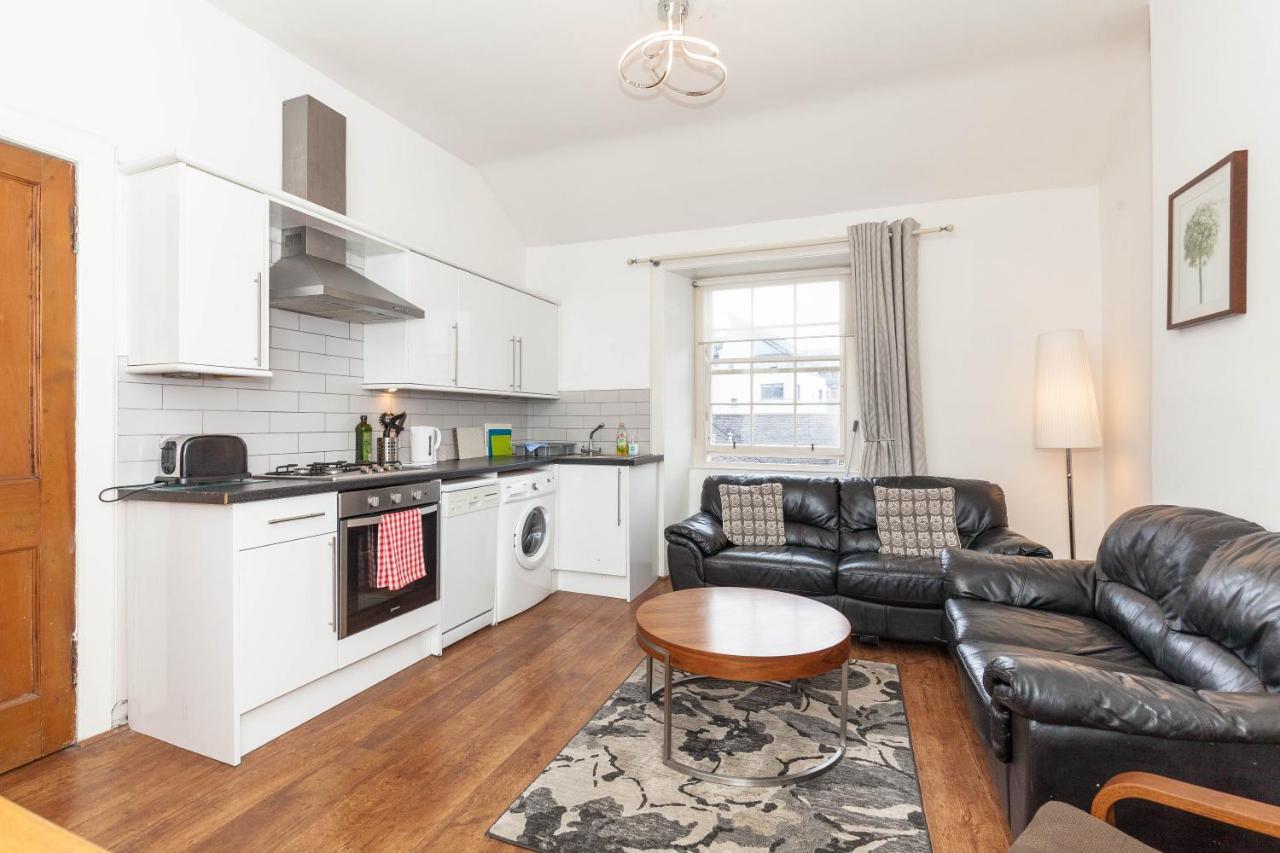 Old Town Apartment *
