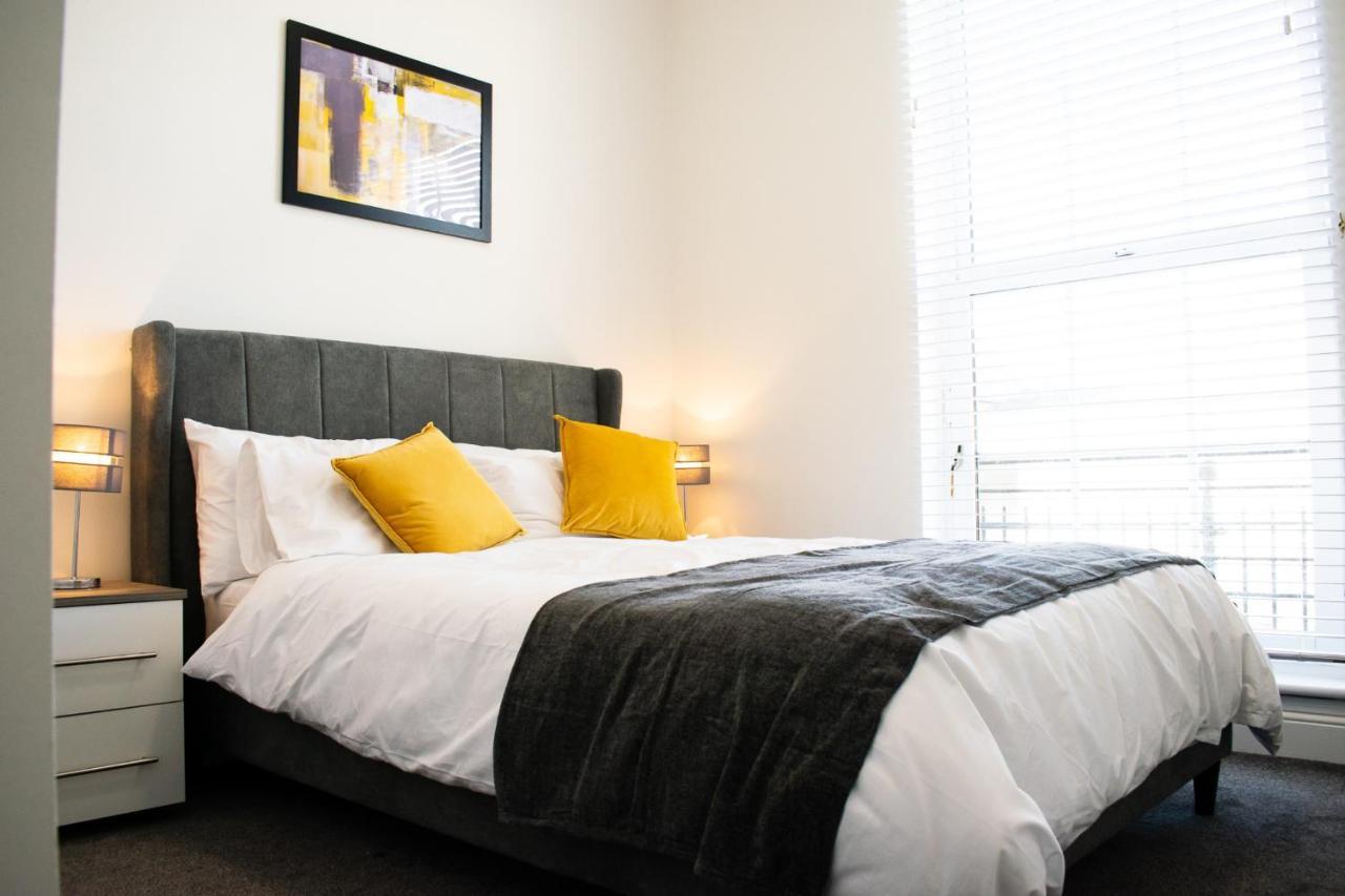 Beautifully Renovated -central Apartment