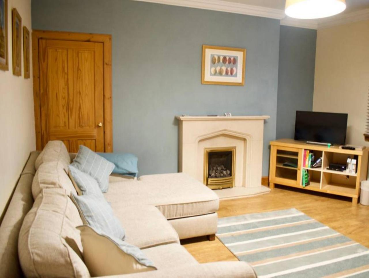 Newly Refurbed With Free Parking Apartment *