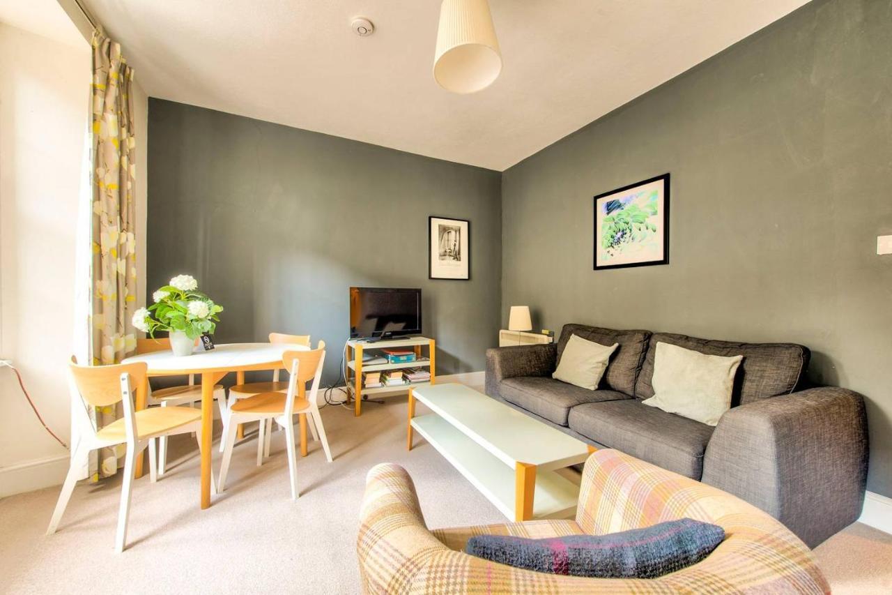 Joivy Amazing Location! Lovely Rose St In New Town Edinburgh