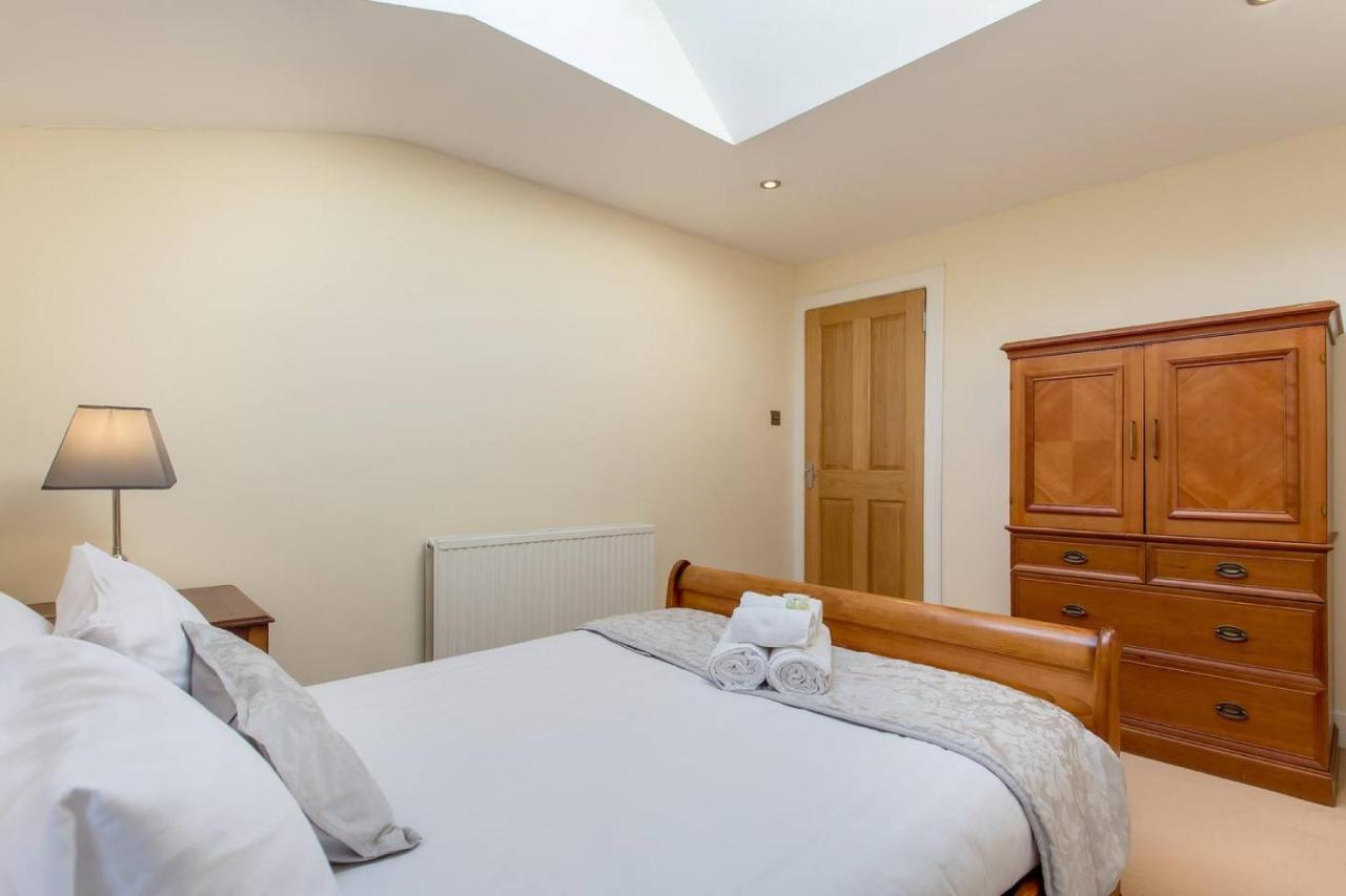 Altido Spacious 3br Mews House Behind Calton Hill EDI