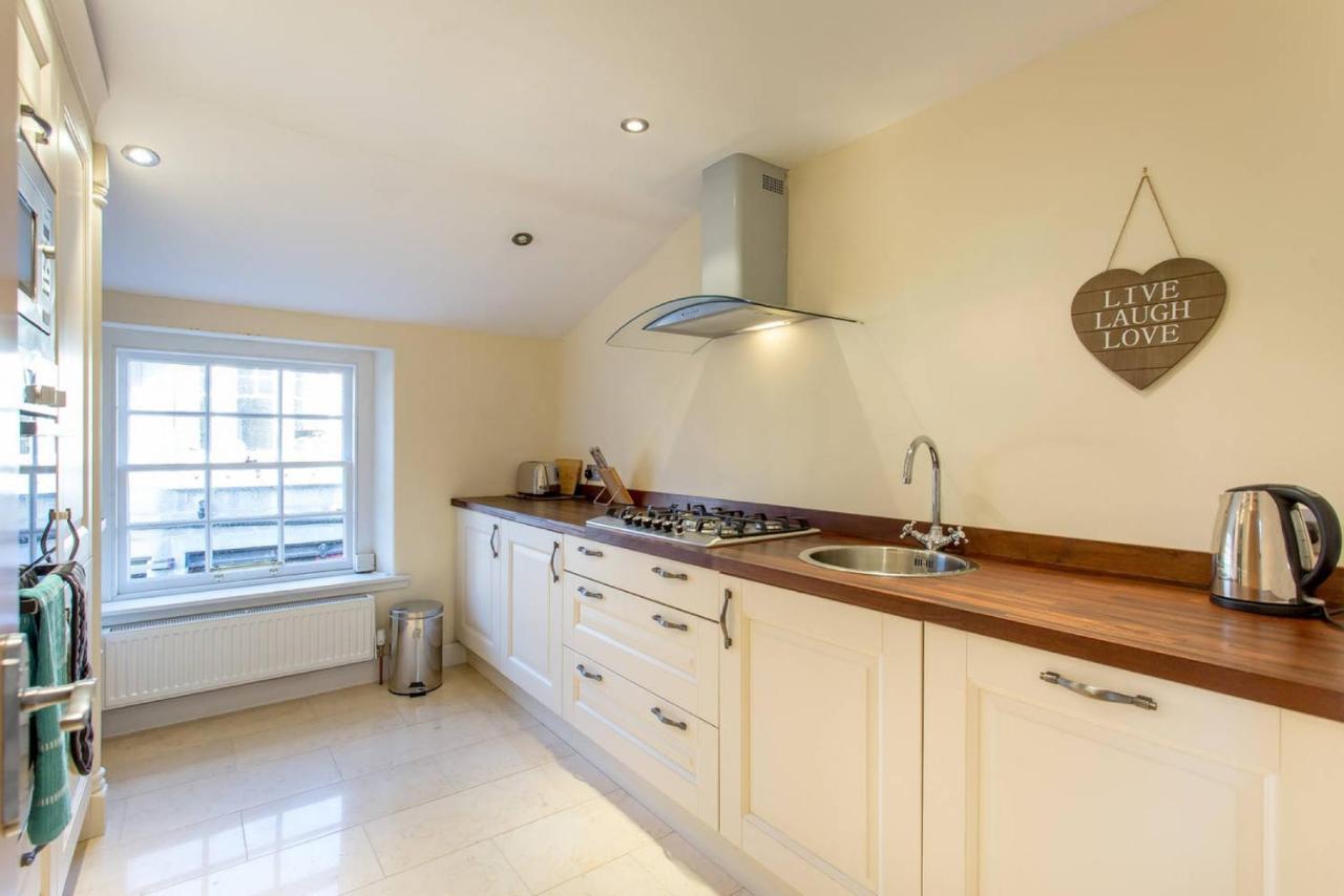 Altido Spacious 3br Mews House Behind Calton Hill EDI