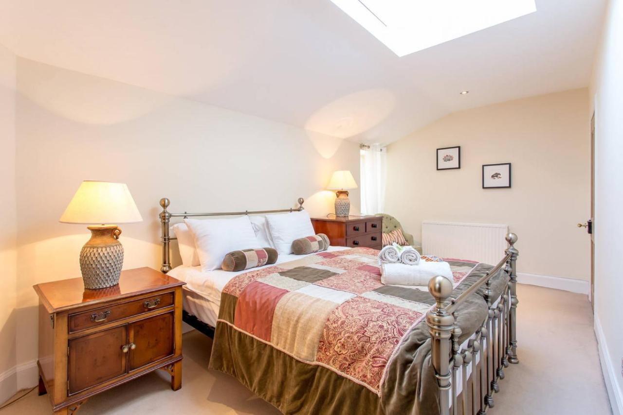 Altido Spacious 3br Mews House Behind Calton Hill