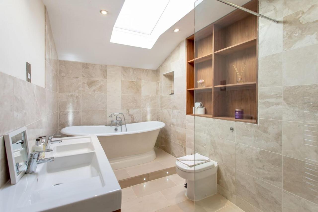Altido Spacious 3br Mews House Behind Calton Hill