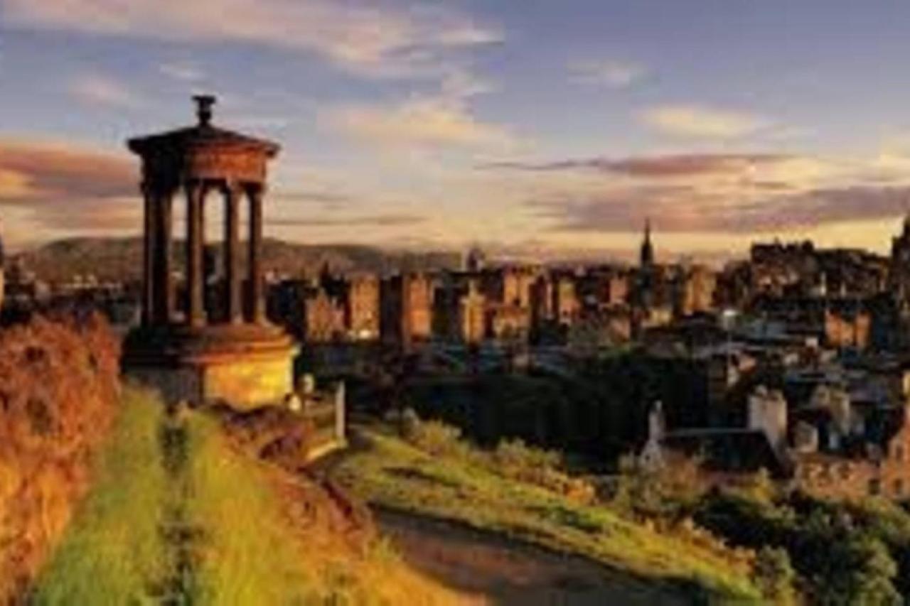 Altido Spacious 3br Mews House Behind Calton Hill