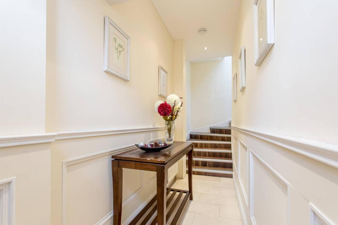 Altido Spacious 3br Mews House Behind Calton Hill EDI