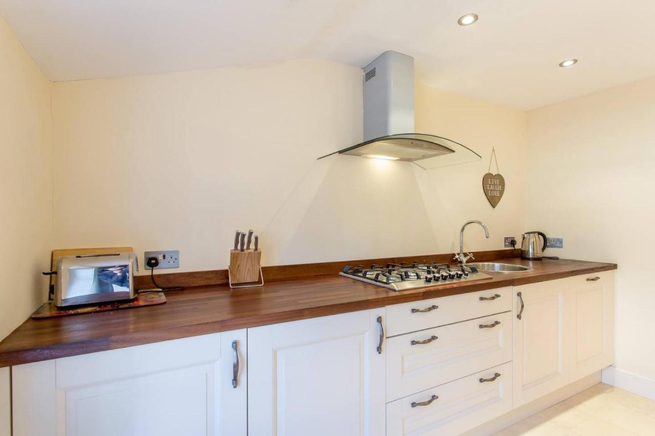 Altido Spacious 3br Mews House Behind Calton Hill