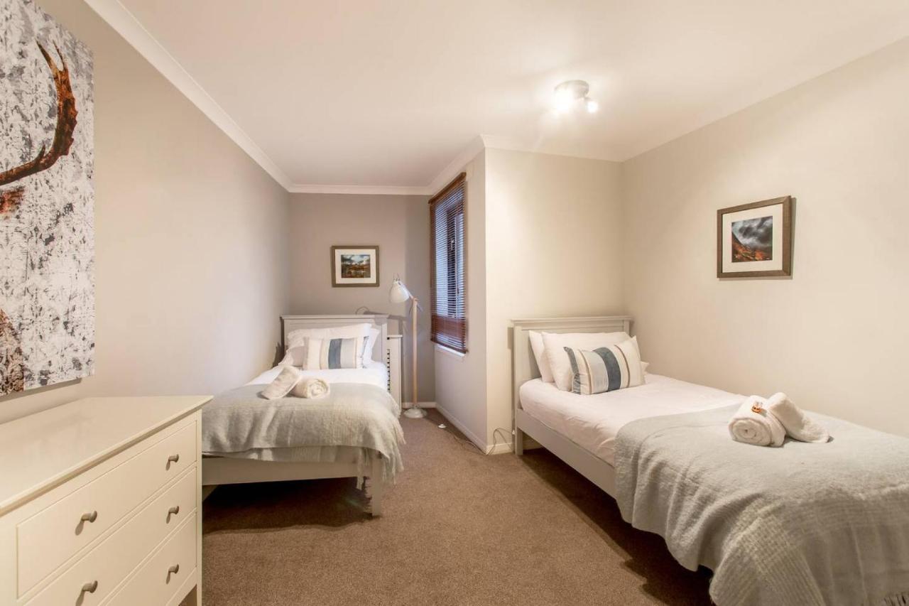 Joivy Stylish Apt Next To Dean Village With Free Parking * Edinburgh