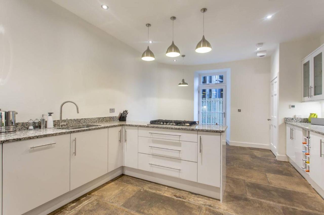 Apartment Joivy Spacious Flat With Garden In Centre