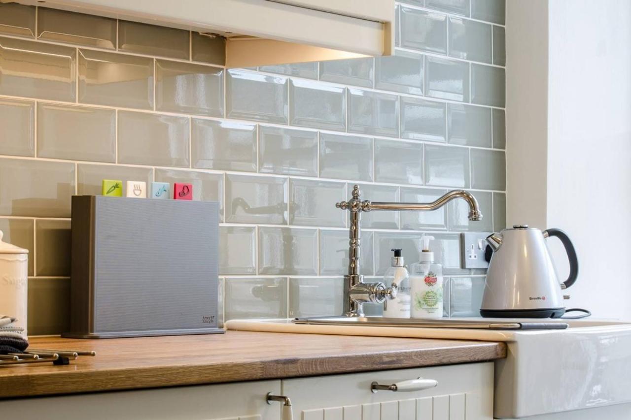 Apartment Joivy Stylish In Trendy New Town Location