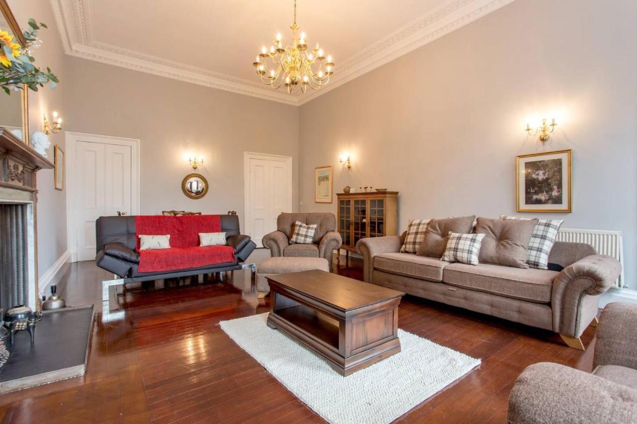 Joivy Spacious In New Town Prime Location Apartment
