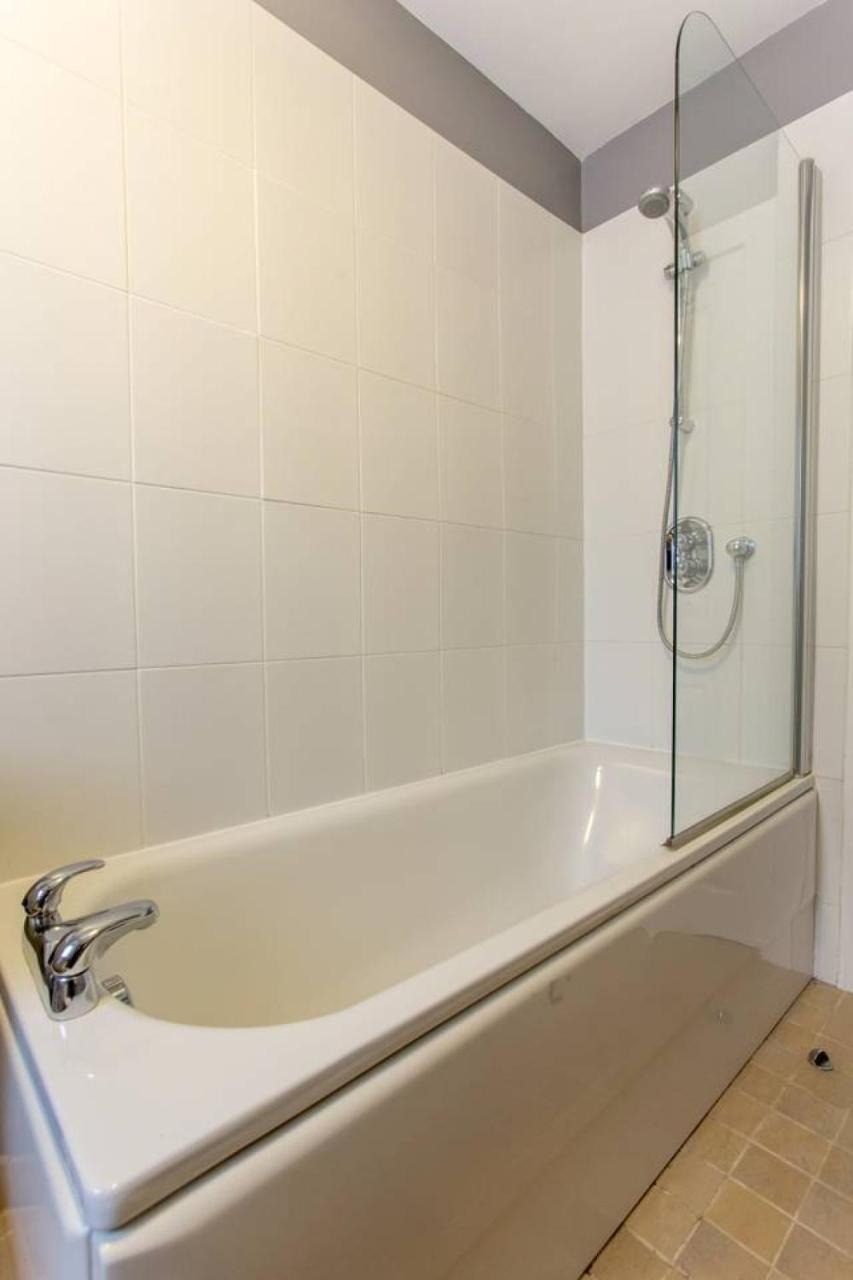 Joivy Spacious In New Town Prime Location Apartment