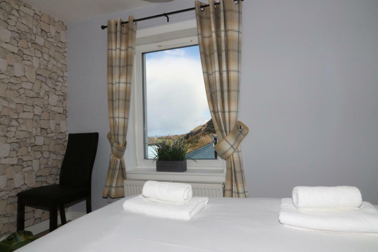 Apartment Holyrood Skyline