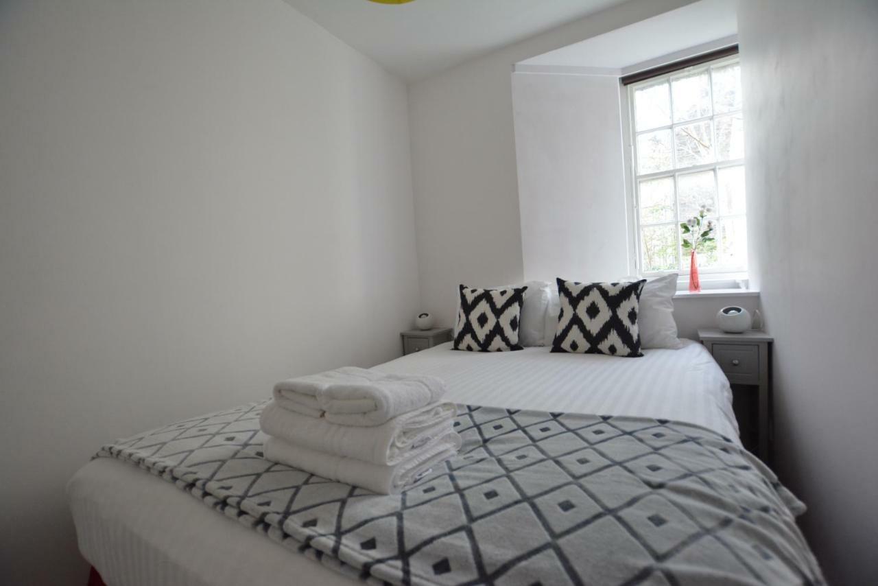 The Bolthole - Fantastic Old Town Location!