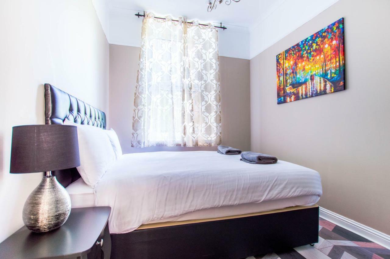 Montgomery - Crighton Apartment *