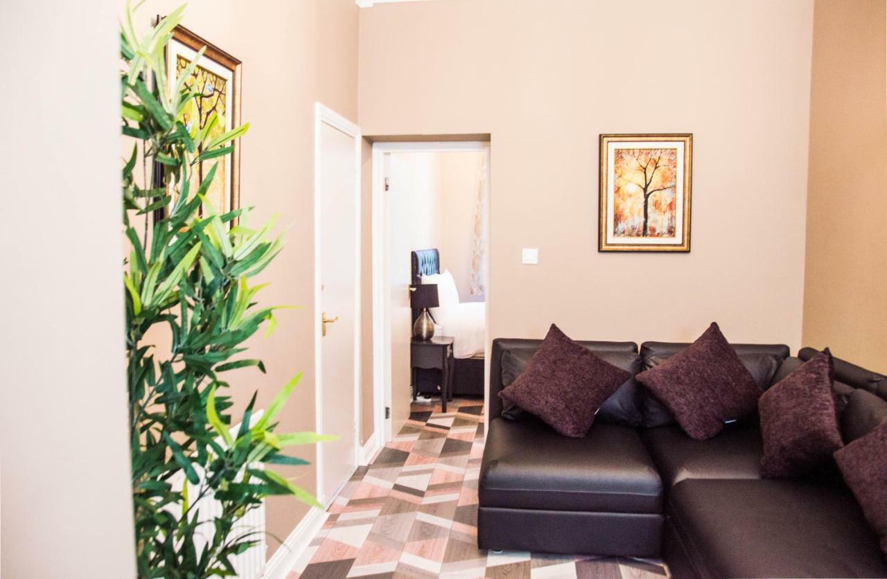 Montgomery - Crighton Apartment *