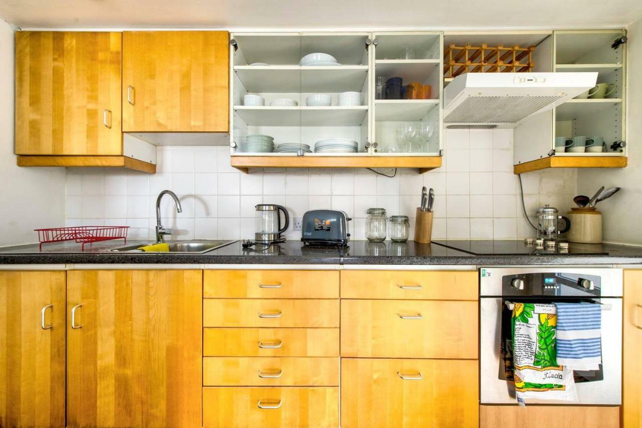 Altido Ultra Stylish Calton Road Apt W/ Parking Apartment