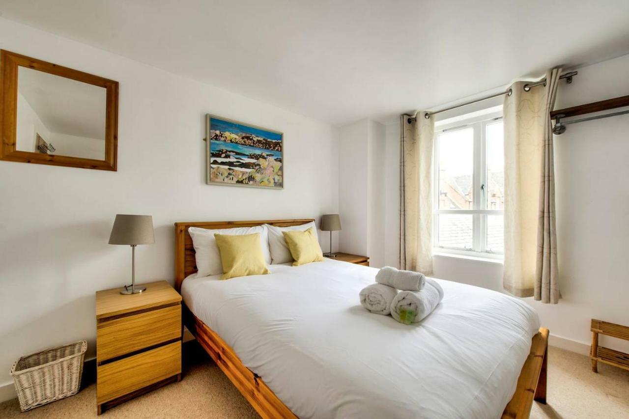 Altido Ultra Stylish Calton Road Apt W/ Parking Apartment *