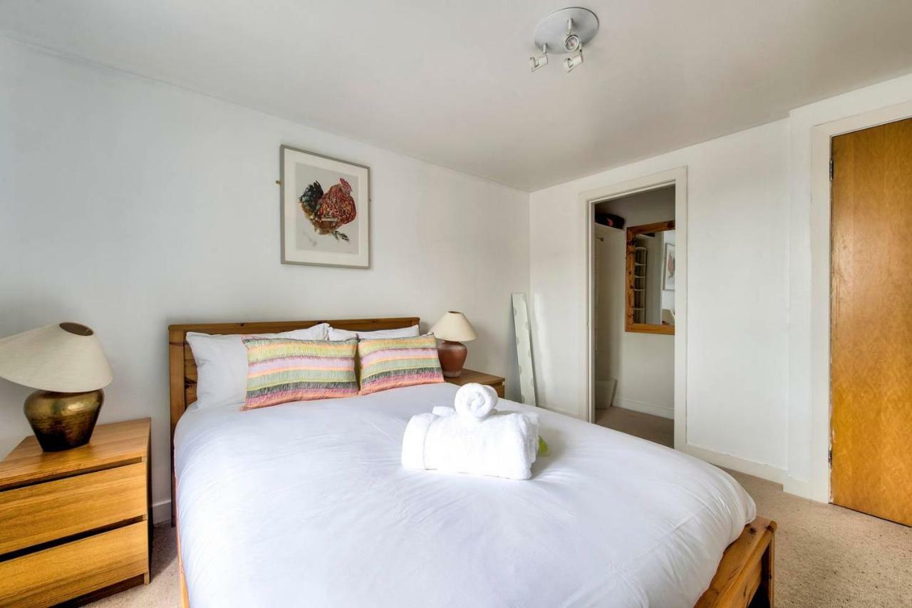 Altido Ultra Stylish Calton Road Apt W/ Parking Apartment