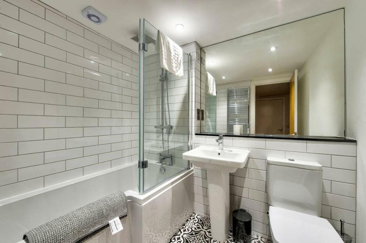 Altido Ultra Stylish Calton Road Apt W/ Parking
