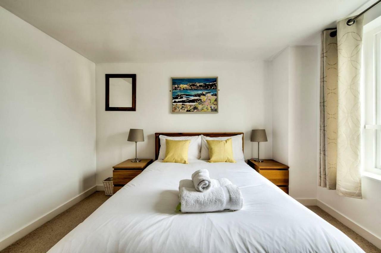Apartment Altido Ultra Stylish Calton Road Apt W/ Parking