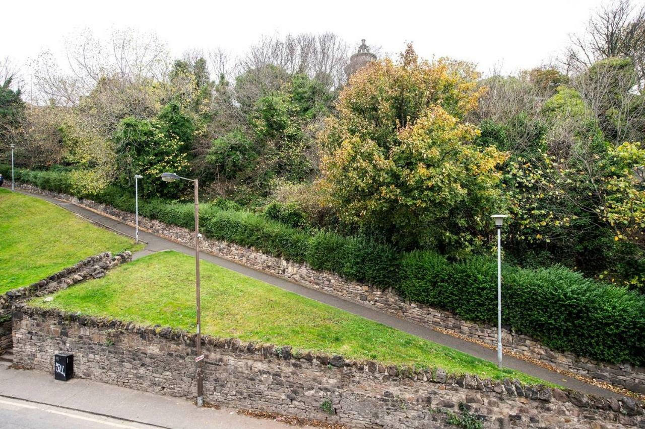 Apartment Altido Ultra Stylish Calton Road Apt W/ Parking Edinburgh