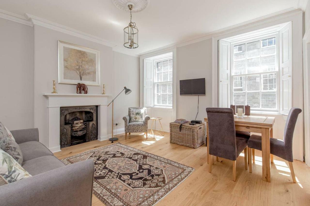 Altido Elegant Georgian 2-bedrm Apt In Heart Of Old Town Apartment