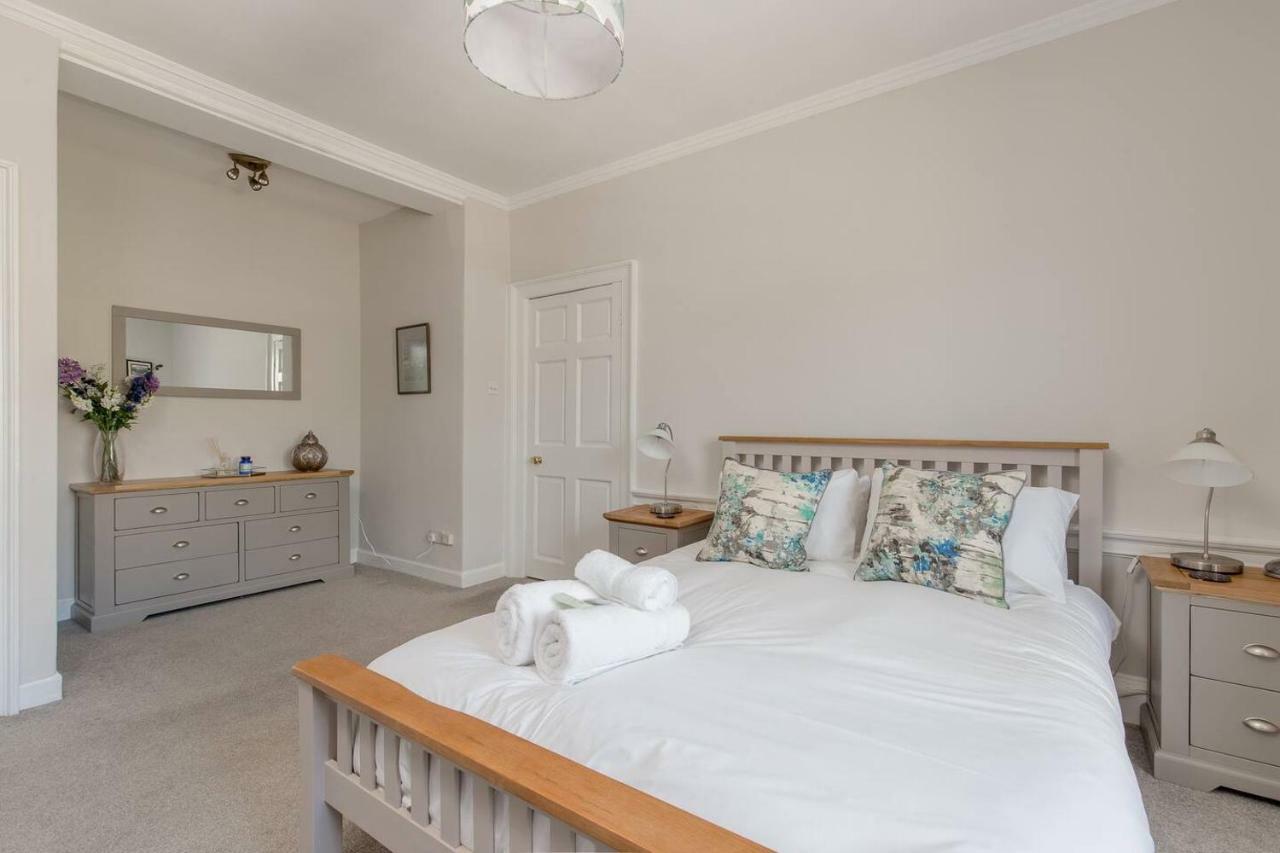 Altido Elegant Georgian 2-bedrm Apt In Heart Of Old Town * Edinburgh