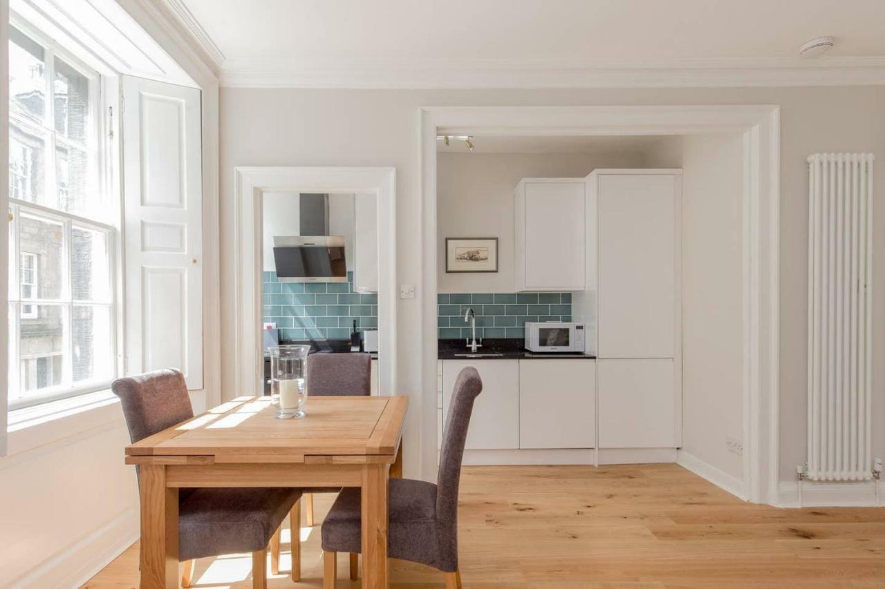 Altido Elegant Georgian 2-bedrm Apt In Heart Of Old Town * Edinburgh