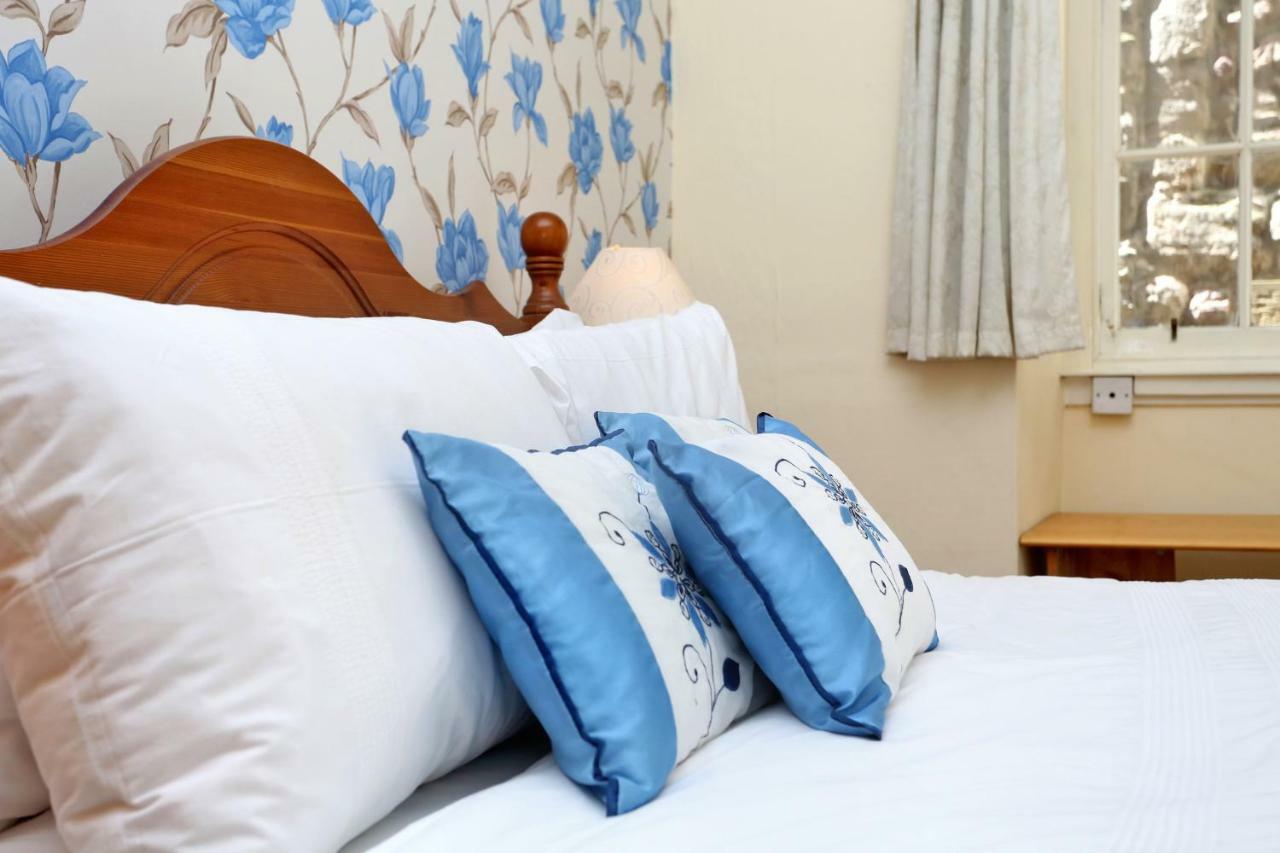 World's End - Historic 2 Bed On The Royal Mile, Sleeps 4